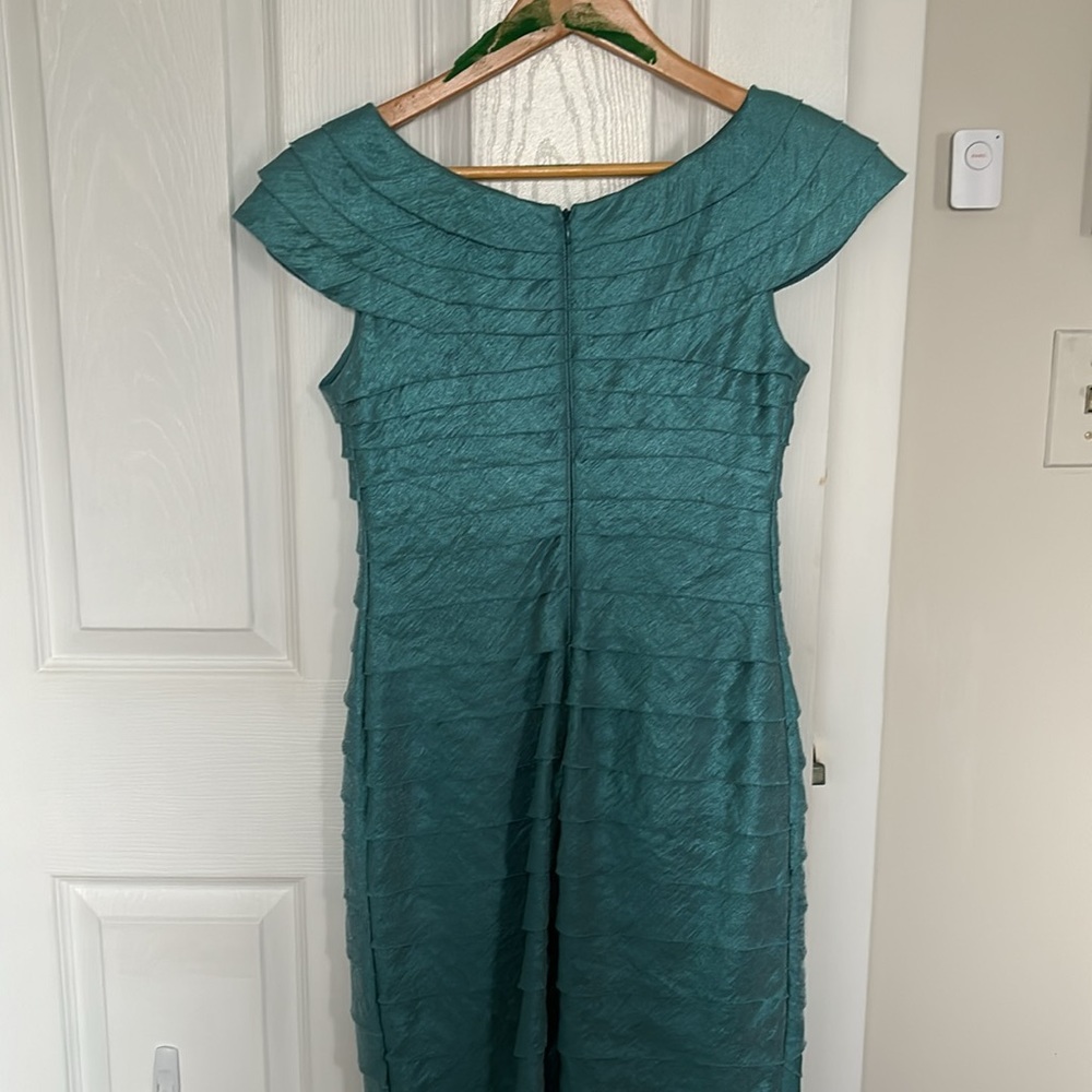 This purple dress is a size 8 - Picture 2 of 8